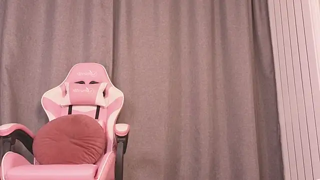 Snapshot of maddisonblush chatting on February 27, 2025, 9:04 pm maddisonblush online show from February 27, 2025, 9:04 pm