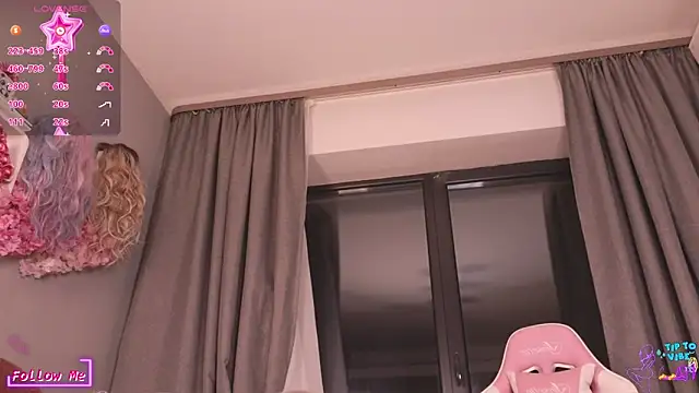 Snapshot of maddisonblush chatting on March 21, 2025, 8:18 pm maddisonblush online show from March 21, 2025, 8:18 pm