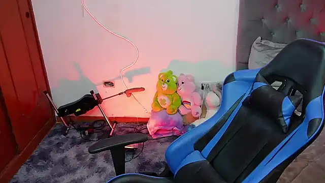 Snapshot of tay_ler3 chatting on December 9, 2024, 8:33 am tay ler3 online show from December 9, 2024, 8:33 am