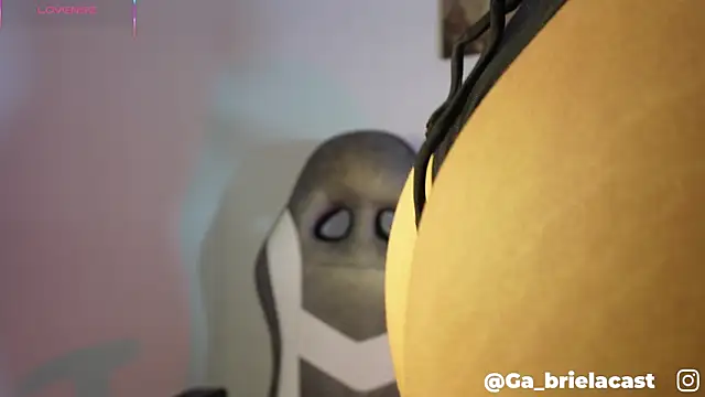 ga briela1 online show from December 1, 2025, 4:17 am