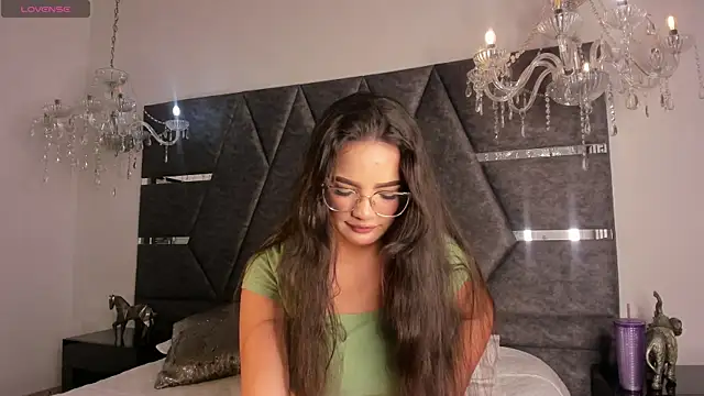 Snapshot of IsabellaGrey19 chatting on September 22, 2025, 7:05 pm IsabellaGrey19 online show from September 22, 2025, 7:05 pm