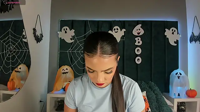 Snapshot of IsabellaGrey19 chatting on October 15, 2025, 7:25 pm IsabellaGrey19 online show from October 15, 2025, 7:25 pm