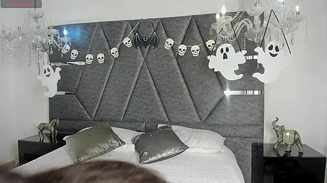 Snapshot of IsabellaGrey19 chatting on October 17, 2025, 7:16 pm IsabellaGrey19 online show from October 17, 2025, 7:16 pm