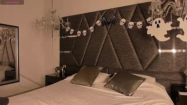 Snapshot of IsabellaGrey19 chatting on October 28, 2025, 8:00 pm IsabellaGrey19 online show from October 28, 2025, 8:00 pm