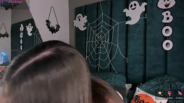 Snapshot of IsabellaGrey19 chatting on November 4, 2025, 7:35 pm IsabellaGrey19 online show from November 4, 2025, 7:35 pm