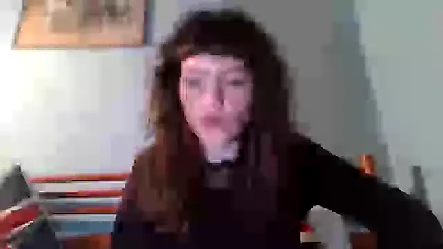 Snapshot of OniricFemme chatting on February 22, 2025, 3:45 am OniricFemme online show from February 22, 2025, 3:45 am