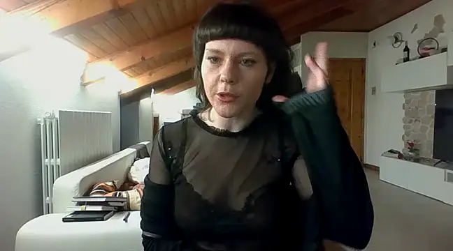 Snapshot of OniricFemme chatting on February 24, 2025, 6:16 am OniricFemme online show from February 24, 2025, 6:16 am