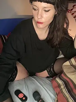 Snapshot of OniricFemme chatting on March 12, 2025, 4:51 am OniricFemme online show from March 12, 2025, 4:51 am