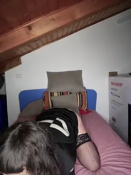 Snapshot of OniricFemme chatting on March 13, 2025, 2:49 am OniricFemme online show from March 13, 2025, 2:49 am