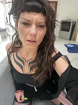 Snapshot of OniricFemme chatting on November 1, 2025, 9:22 am OniricFemme online show from November 1, 2025, 9:22 am