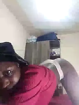 Adaline-Paris online show from March 3, 2026, 4:02 pm