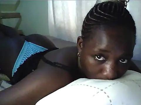 Adaline-Paris online show from April 11, 2026, 1:04 pm