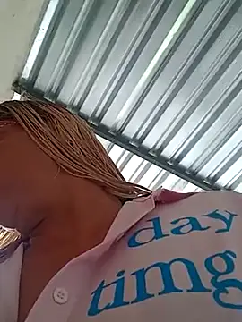 Snapshot of natally_ross21 chatting on March 2, 2025, 12:43 pm natally ross21 online show from March 2, 2025, 12:43 pm