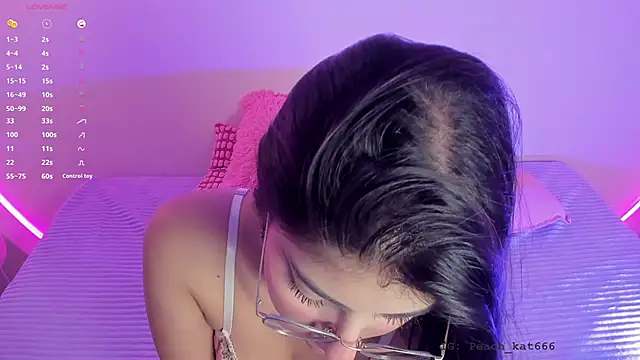 Snapshot of katiepeach_ chatting on February 9, 2025, 4:36 am katiepeach online show from February 9, 2025, 4:36 am