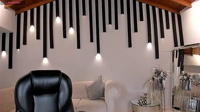 VictoriaMilan  online show from February 12, 2025, 8:07 pm