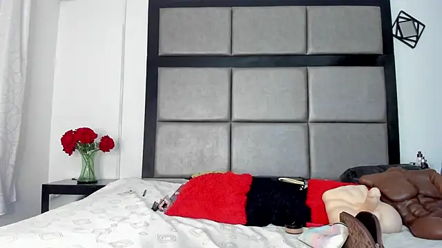 AmbarthSmiith2 online show from December 18, 2025, 2:01 pm