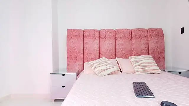 kendal rossi online show from December 17, 2025, 12:11 pm