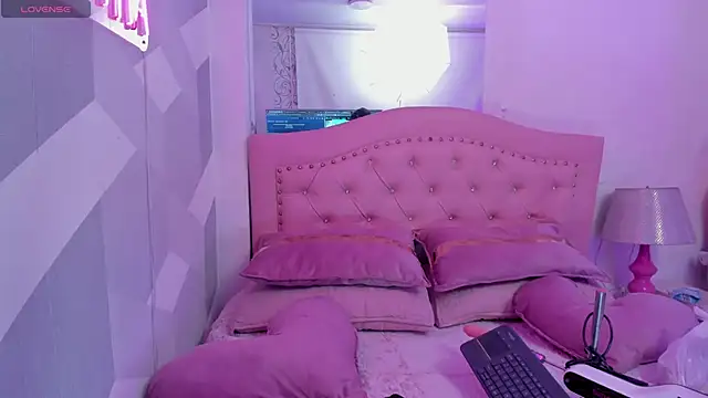 Snapshot of Naomi-Haruno chatting on May 15, 2026, 4:52 am Naomi-Haruno online show from May 15, 2026, 4:52 am