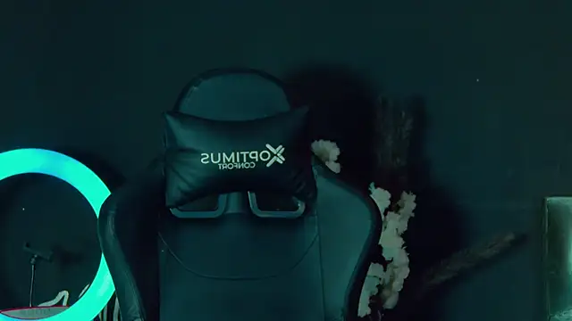 Snapshot of RickG_Oficial chatting on December 21, 2024, 11:45 pm RickG Oficial online show from December 21, 2024, 11:45 pm