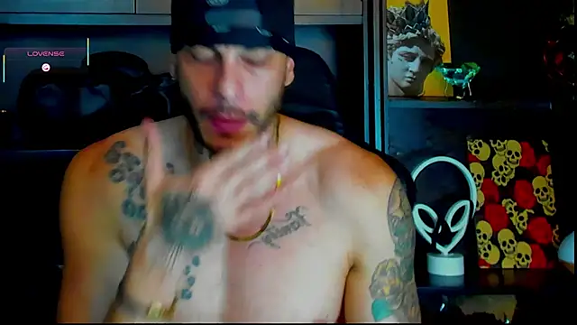 Snapshot of RickG_Oficial chatting on September 19, 2025, 12:34 am RickG Oficial online show from September 19, 2025, 12:34 am