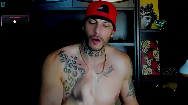 Snapshot of RickG_Oficial chatting on October 18, 2025, 1:19 am RickG Oficial online show from October 18, 2025, 1:19 am