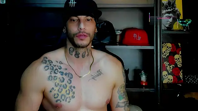 Snapshot of RickG_Oficial chatting on October 20, 2025, 11:27 pm RickG Oficial online show from October 20, 2025, 11:27 pm