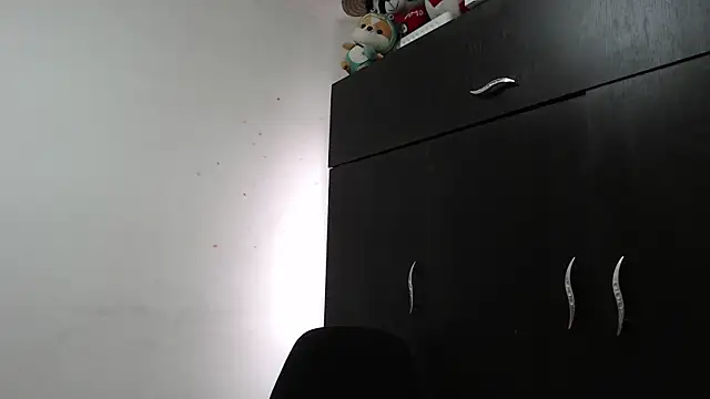 Zoe--khalL online show from November 29, 2025, 5:05 pm