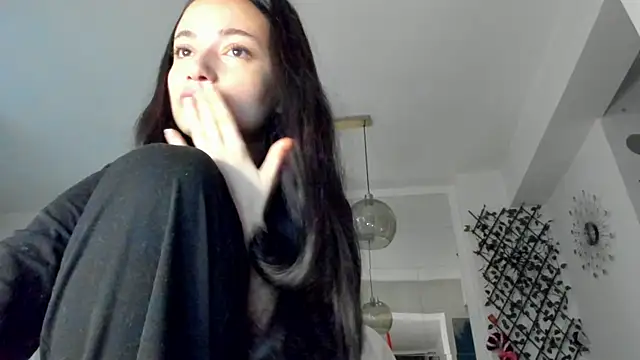 Snapshot of IreneVON chatting on December 13, 2024, 4:00 am IreneVON online show from December 13, 2024, 4:00 am