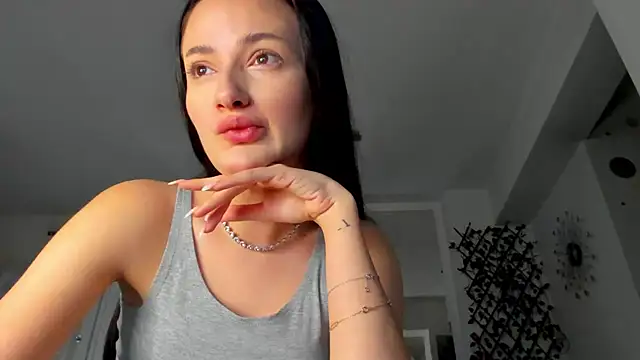 Snapshot of IreneVON chatting on January 21, 2025, 3:43 pm IreneVON online show from January 21, 2025, 3:43 pm