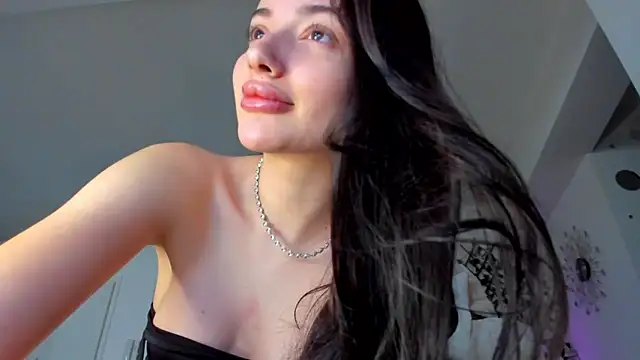 Snapshot of IreneVON chatting on February 5, 2025, 8:32 am IreneVON online show from February 5, 2025, 8:32 am