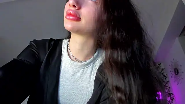 Snapshot of IreneVON chatting on February 9, 2025, 6:01 am IreneVON online show from February 9, 2025, 6:01 am