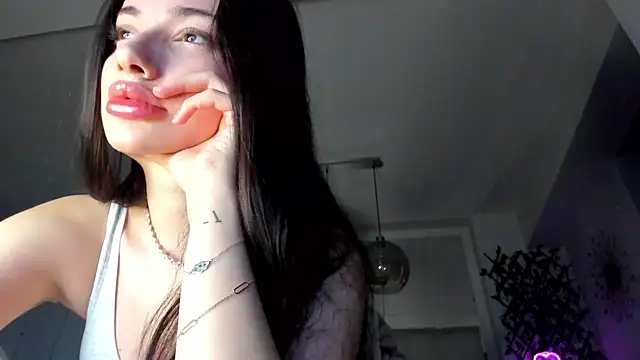 Snapshot of IreneVON chatting on February 17, 2025, 3:42 pm IreneVON online show from February 17, 2025, 3:42 pm