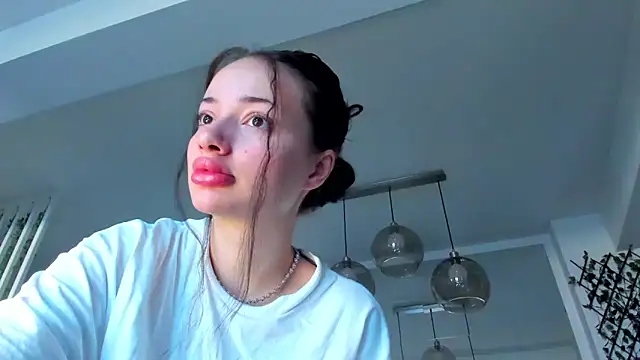 Snapshot of IreneVON chatting on March 5, 2025, 6:01 am IreneVON online show from March 5, 2025, 6:01 am