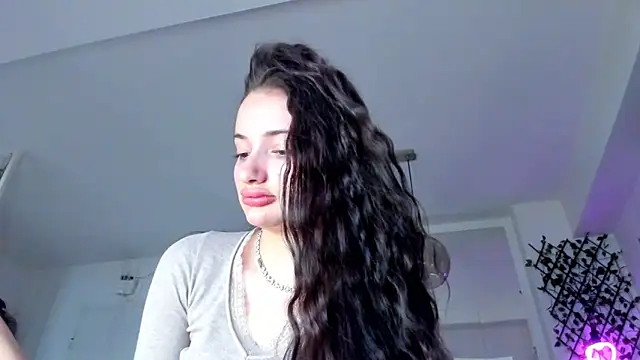 Snapshot of IreneVON chatting on March 7, 2025, 3:28 pm IreneVON online show from March 7, 2025, 3:28 pm