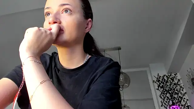 Snapshot of IreneVON chatting on March 10, 2025, 5:33 am IreneVON online show from March 10, 2025, 5:33 am