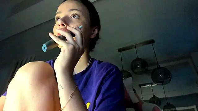 Snapshot of IreneVON chatting on October 19, 2025, 4:46 am IreneVON online show from October 19, 2025, 4:46 am