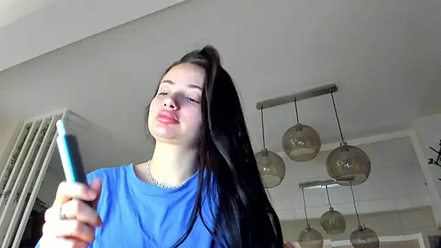 Snapshot of IreneVON chatting on November 4, 2025, 4:33 am IreneVON online show from November 4, 2025, 4:33 am