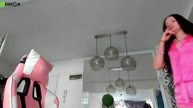 IreneVON online show from April 17, 2026, 4:37 am