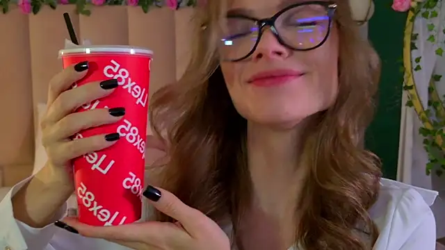 Snapshot of Eva_Natsumi chatting on December 3, 2024, 6:59 am Eva Natsumi online show from December 3, 2024, 6:59 am