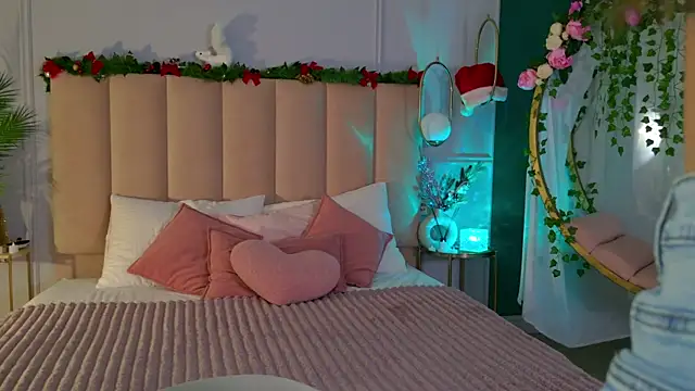 Snapshot of Eva_Natsumi chatting on December 13, 2024, 5:16 am Eva Natsumi online show from December 13, 2024, 5:16 am