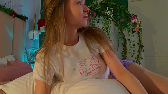 Snapshot of Eva_Natsumi chatting on December 16, 2024, 11:55 am Eva Natsumi online show from December 16, 2024, 11:55 am