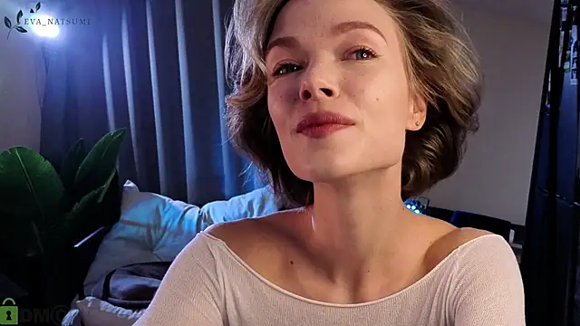 Snapshot of Eva_Natsumi chatting on September 17, 2025, 5:03 pm Eva Natsumi online show from September 17, 2025, 5:03 pm