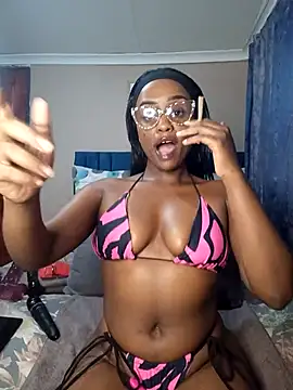 Snapshot of Queen-Chocolate chatting on March 16, 2025, 7:49 pm Queen-Chocolate online show from March 16, 2025, 7:49 pm