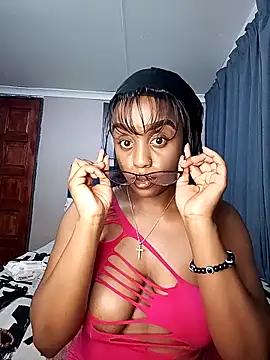 Snapshot of Queen-Chocolate chatting on October 9, 2025, 3:37 am Queen-Chocolate online show from October 9, 2025, 3:37 am