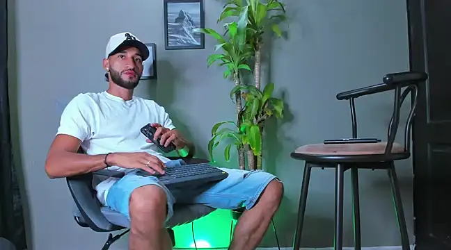 Damian 022 online show from February 9, 2025, 4:46 am