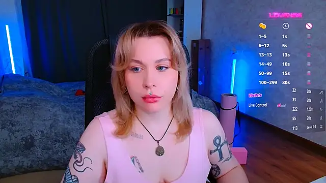 Snapshot of Blueberry-baby chatting on December 2, 2024, 11:07 pm Blueberry-baby online show from December 2, 2024, 11:07 pm