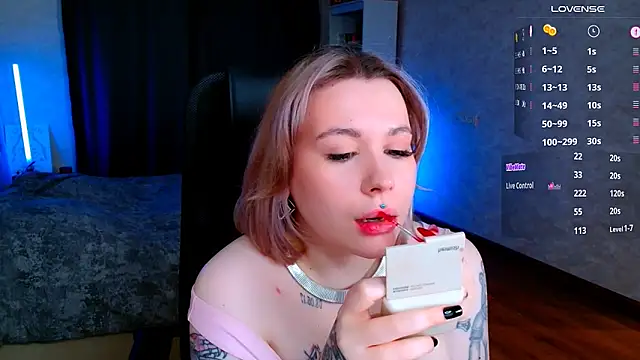 Snapshot of Blueberry-baby chatting on February 18, 2025, 5:42 am Blueberry-baby online show from February 18, 2025, 5:42 am