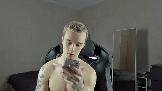 Snapshot of MasonWarholl chatting on December 11, 2024, 12:34 pm MasonWarholl online show from December 11, 2024, 12:34 pm