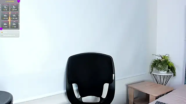 Snapshot of Dapnne_ chatting on December 13, 2024, 2:32 am Dapnne online show from December 13, 2024, 2:32 am