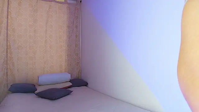 Tinny and Candy online show from February 15, 2026, 6:04 pm